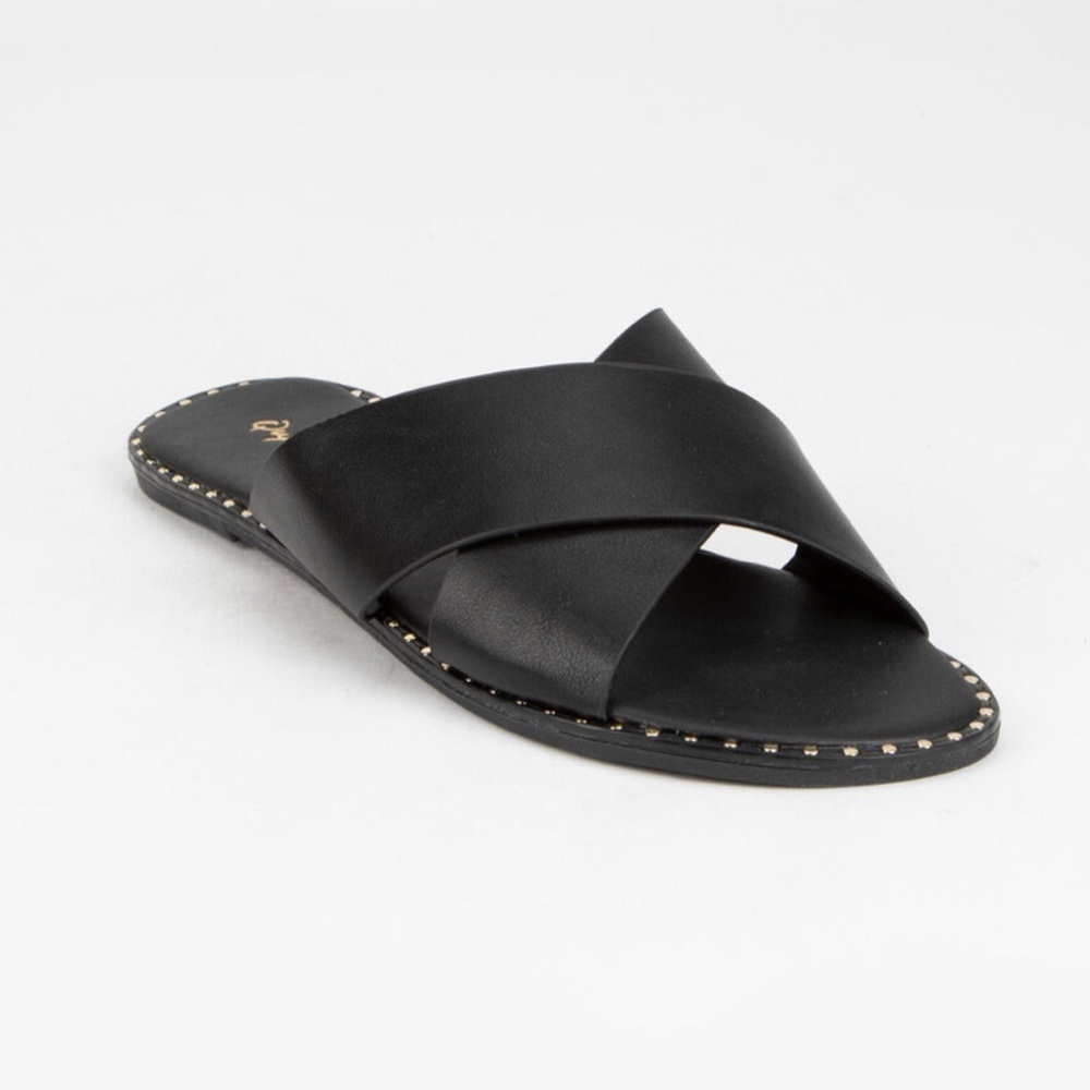 QUPID criss cross womens black sandals